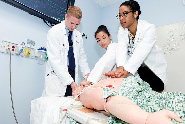 Students training at the Clinical Skills Simulation Center